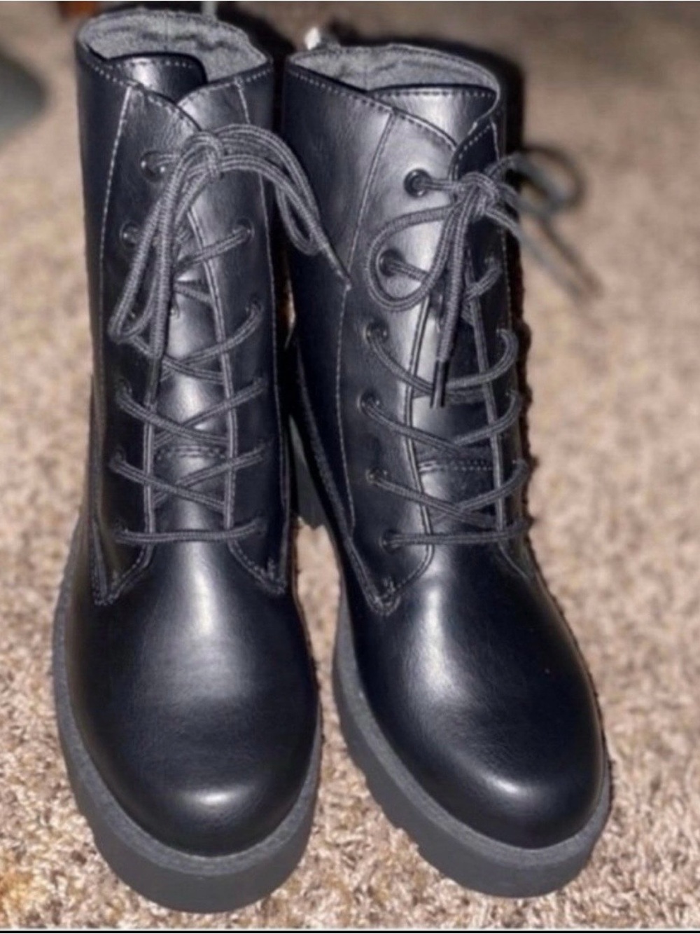 BNWT Old Navy Black Faux Leather Lace Up Boots Womens Size 6